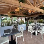 Campsite Mobil-home Confortable Avec Terrasse A Pour 5 Personnes - Api-1-52-1551 *