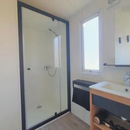 Mobil-home Confortable Avec Terrasse A Pour 5 Personnes - Api-1-52-1551 Campsite